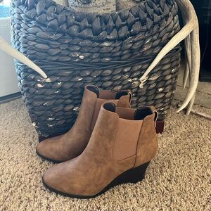 Super cute ankle boots size 6.  Brand new!